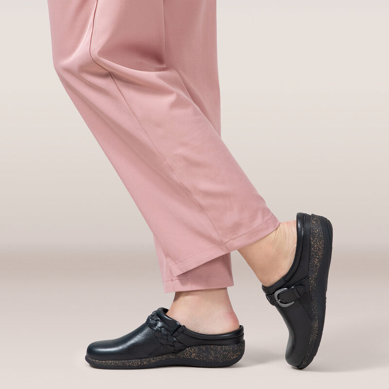 Libby Comfort Clogs Black - Sole Therapy