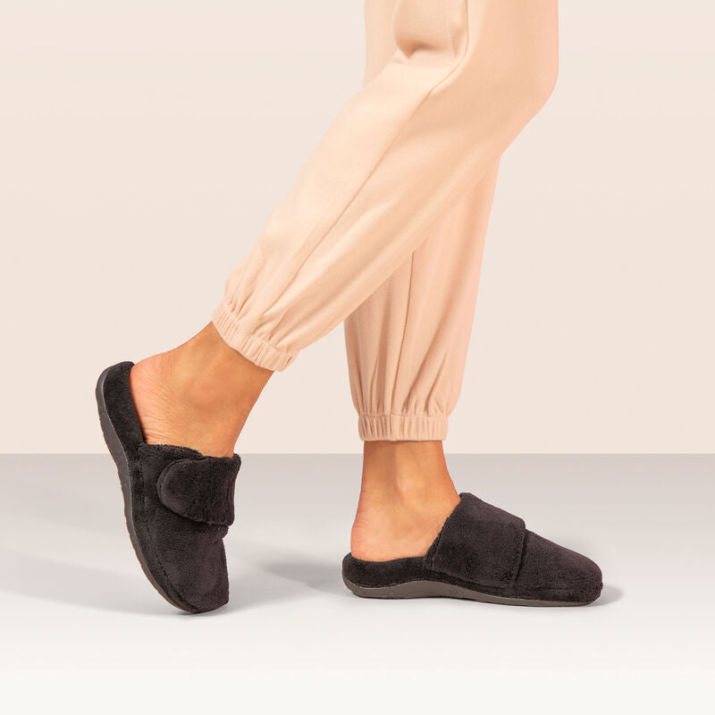Mandy Closed Toe Slipper Black - Sole Therapy