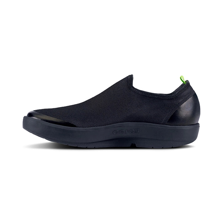 OOFOS MEN'S OOMG EEZE LOW  SHOES- BLACK - Sole Therapy