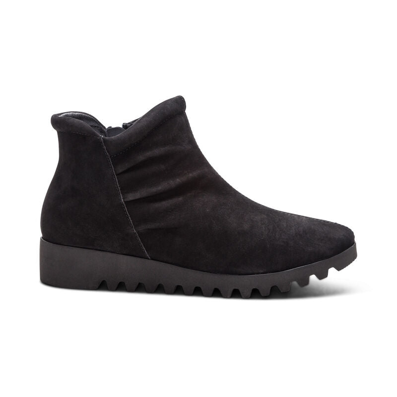 Zoey Slip-On Women Boots Black - Sole Therapy