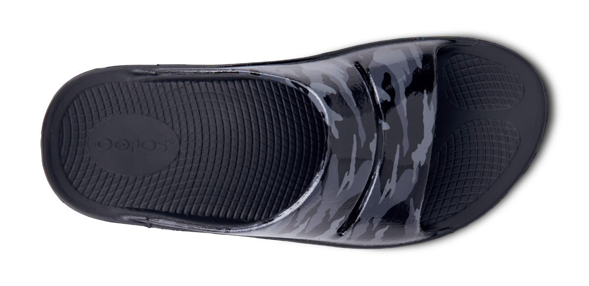 OOFOS WOMEN'S OOAHH LIMITED SLIDE SANDALS- BLACK CAMO