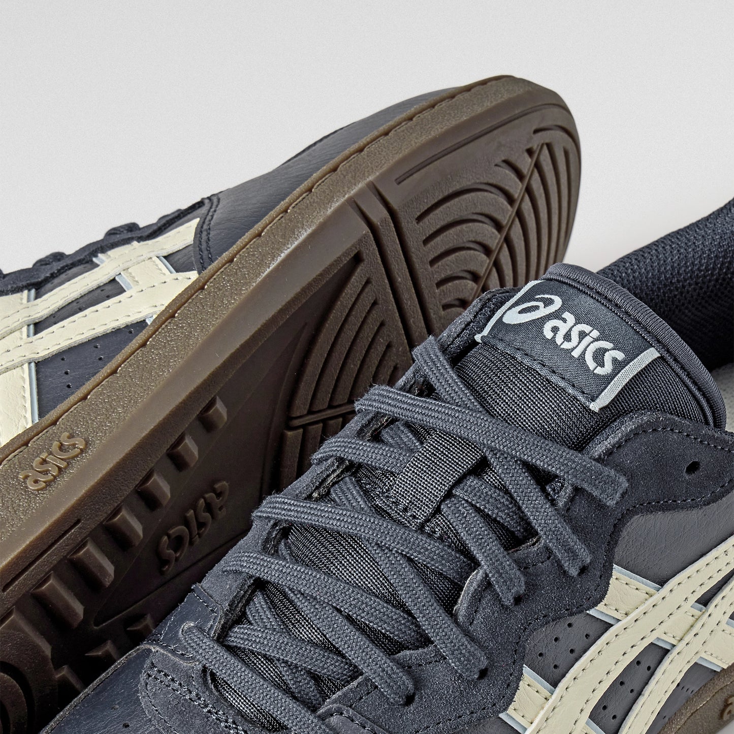 ASICS MEN SHOES SKYHAND QG MIDNIGHT/IVORY - Sole Therapy