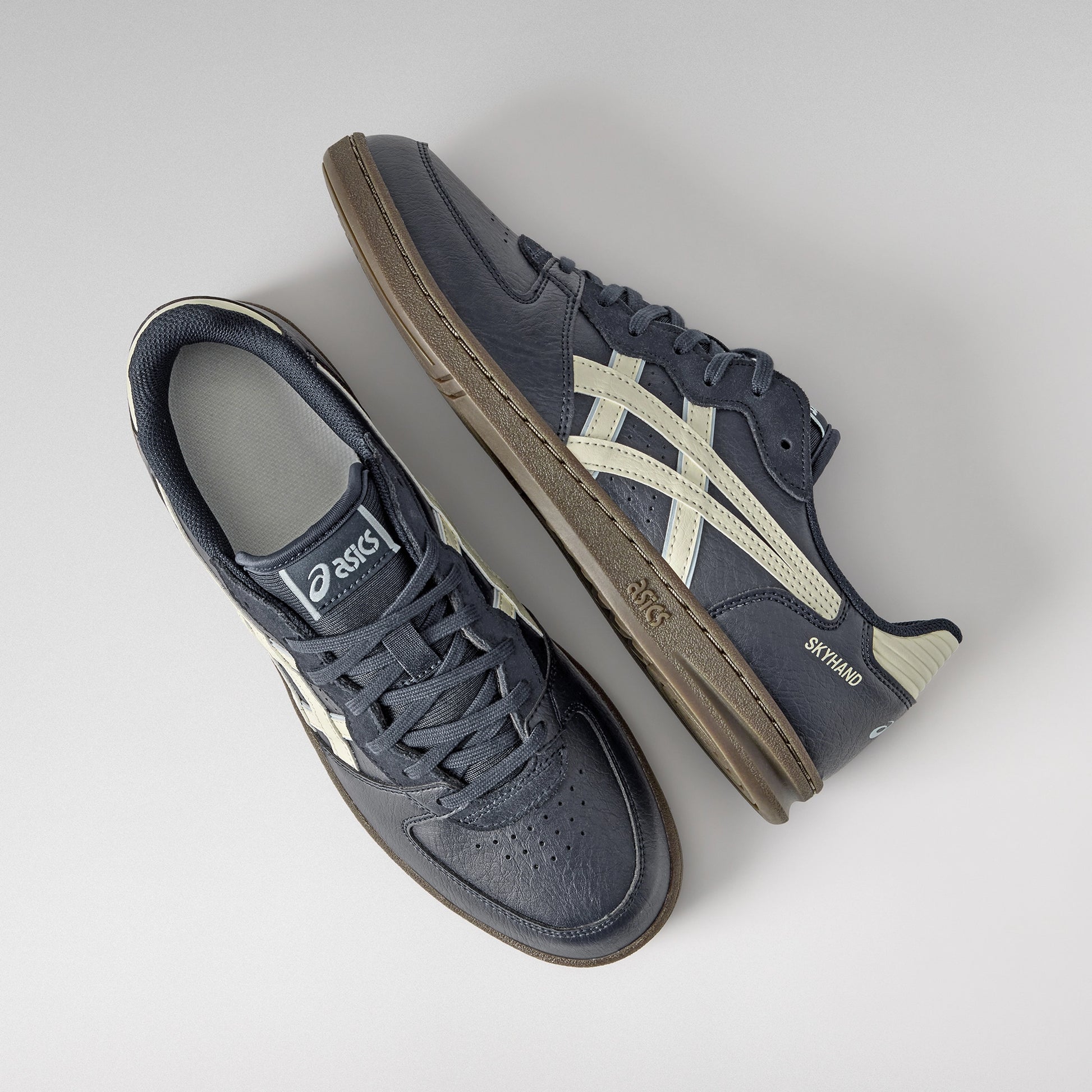 ASICS MEN SHOES SKYHAND QG MIDNIGHT/IVORY - Sole Therapy