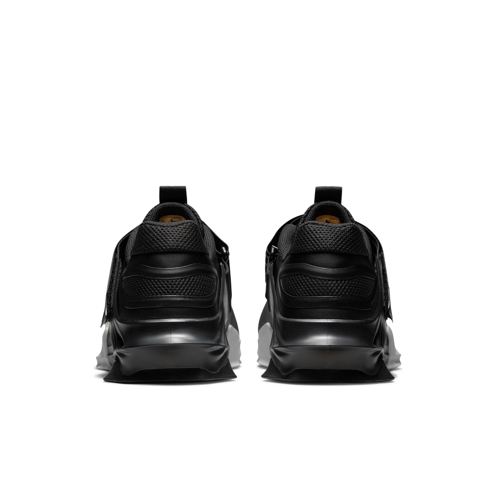 NIKE SAVALEOS