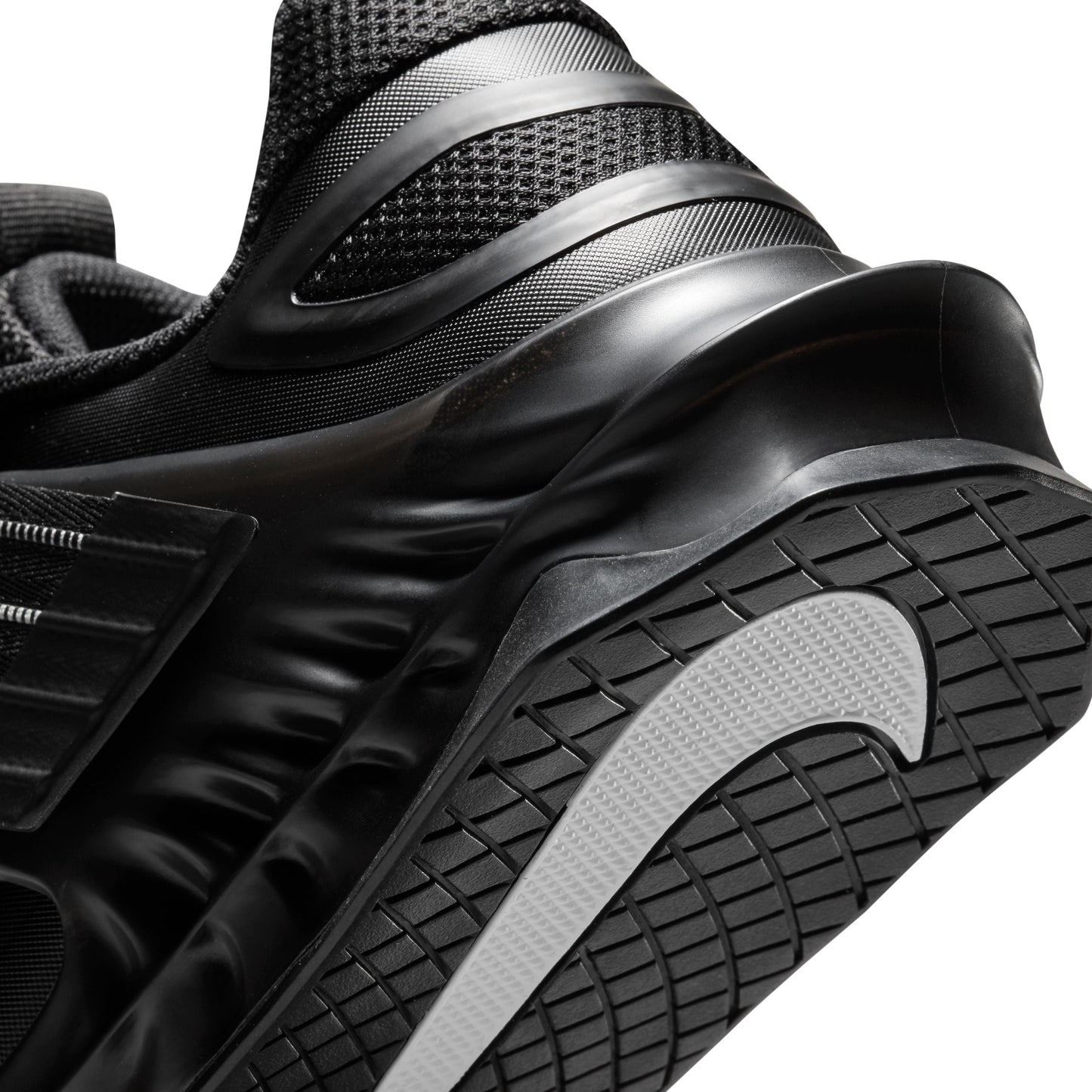 NIKE SAVALEOS