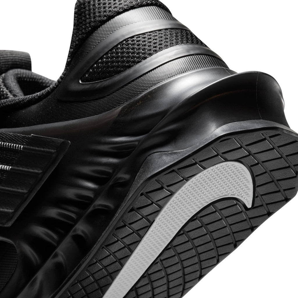 NIKE SAVALEOS