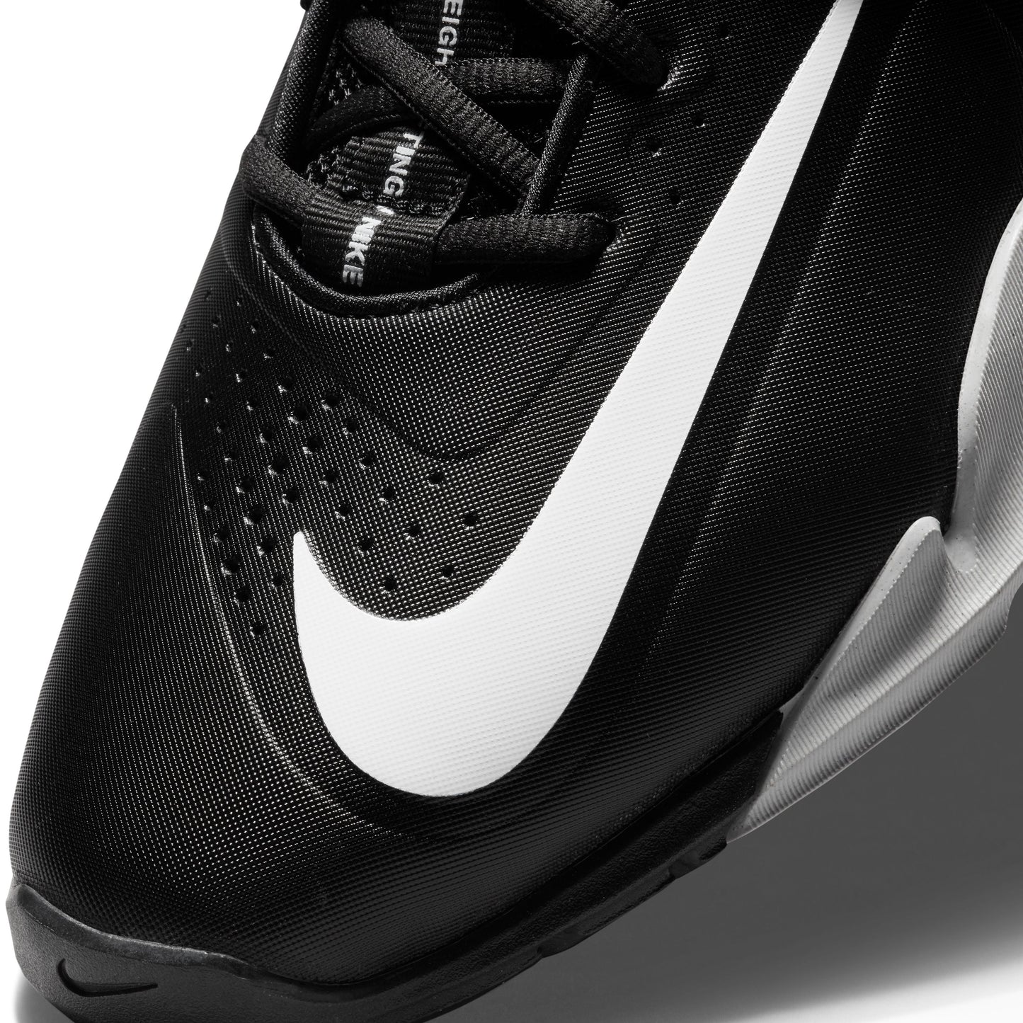 NIKE SAVALEOS