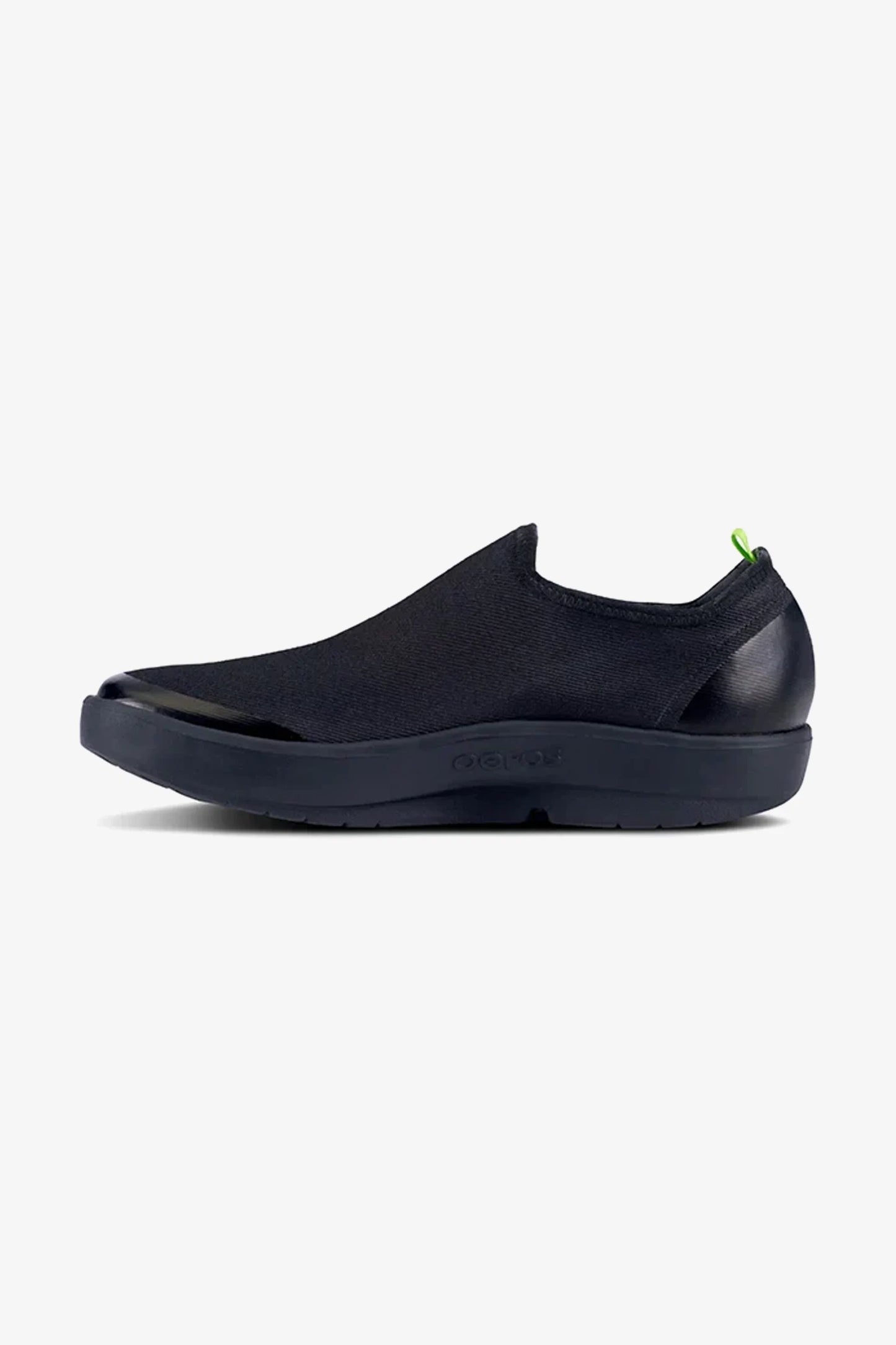 OOFOS MEN'S OOMG EEZE LOW  SHOES- BLACK - Sole Therapy