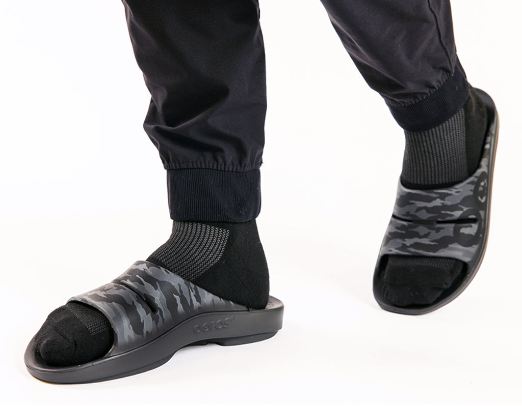 OOFOS UNISEX OOAHH LIMITED SLIDE SANDALS- BLACK - Sole Therapy