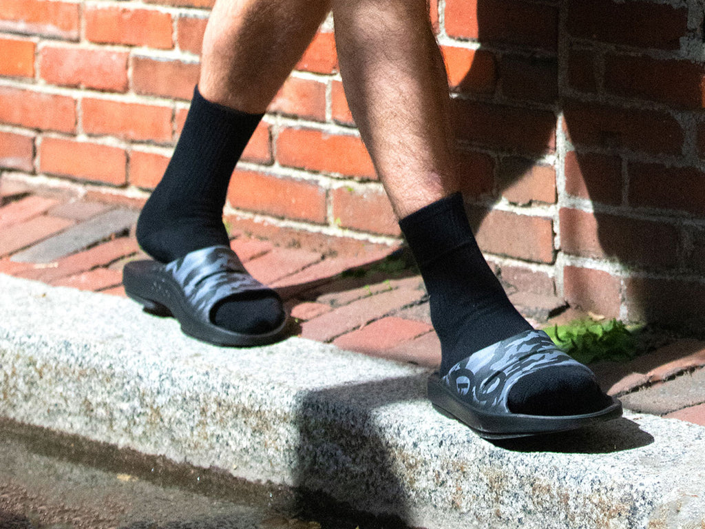 OOFOS UNISEX OOAHH LIMITED SLIDE SANDALS- BLACK - Sole Therapy