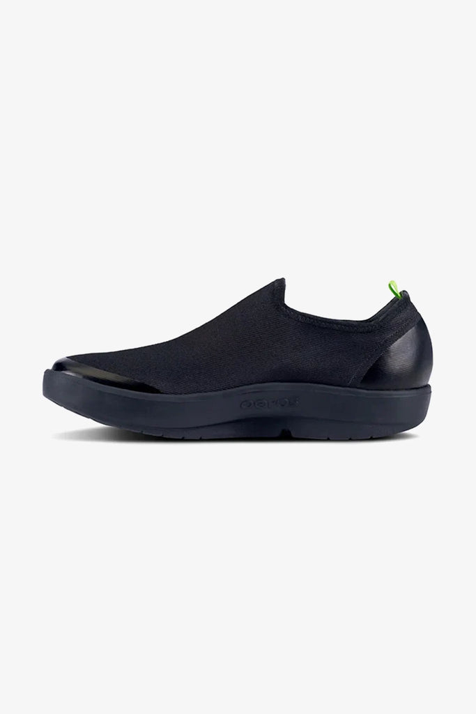 OOFOS MEN'S OOMG EEZE LOW  SHOES- BLACK - Seventy7