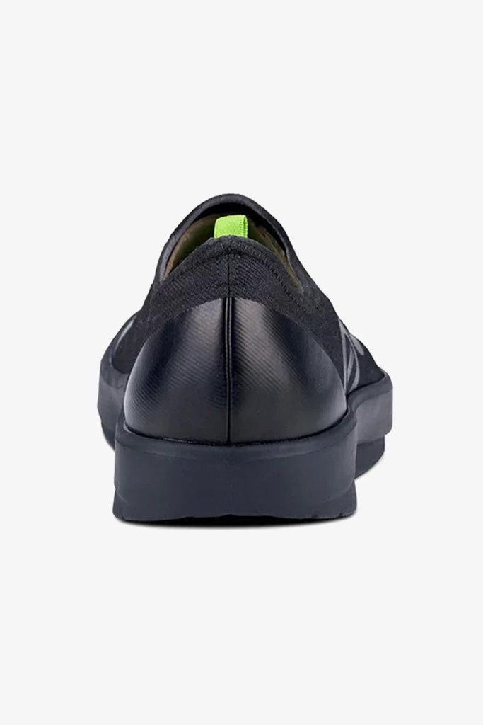 OOFOS MEN'S OOMG EEZE LOW  SHOES- BLACK - Seventy7