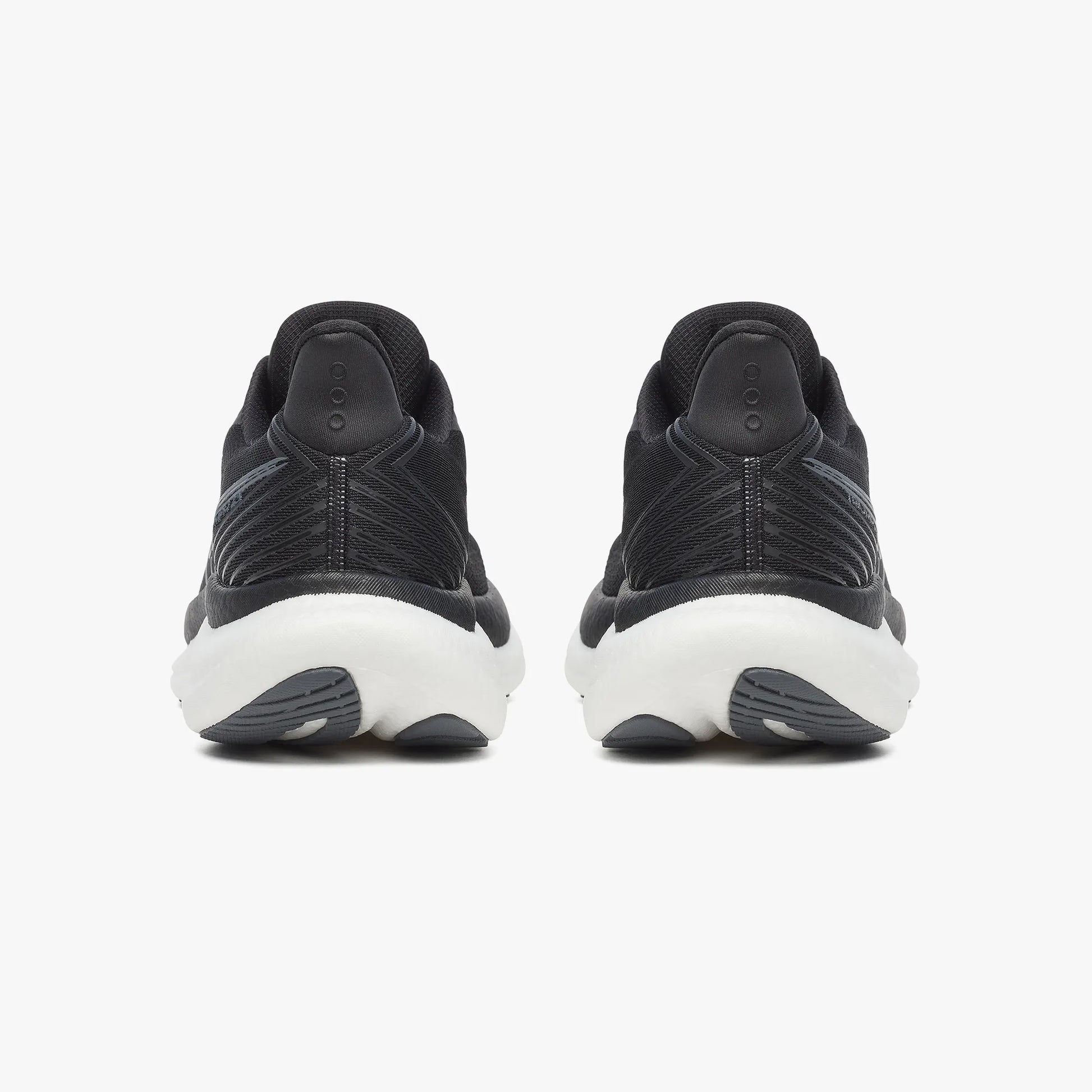 SAUCONY TRIUMPH 23 BLACK/WHITE - Sole Therapy