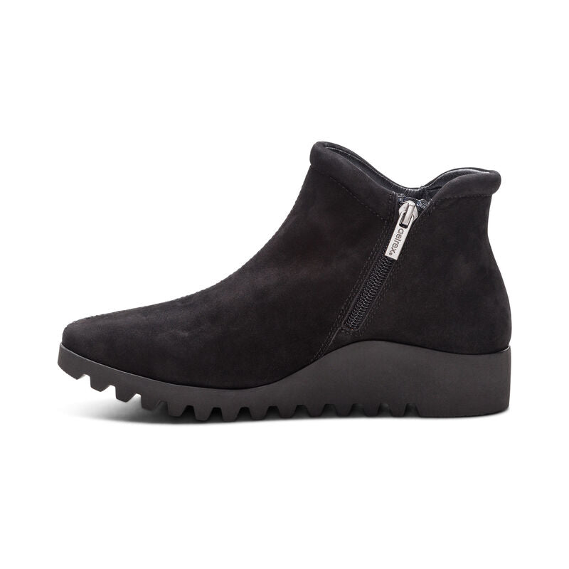 Zoey Slip-On Women Boots Black - Sole Therapy
